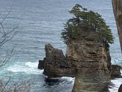 三王岩。
歩いた甲斐がありました、
昔自転車で行ったこのもう少し北にある
北山崎の展望台とはまた違った雰囲気ですが、
三陸らしいいい感じです。