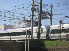 駅に停車中の特急あずさかな？