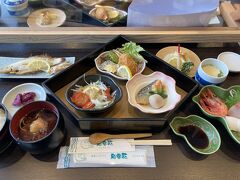 昼食は若狹フィッシャーマンズワーフの2階の御食事処にて。小学生の時に家族で来て以来かも！
アクリル板設置で、コロナ対策仕様になっていました。