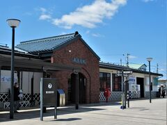 10：21　喜多方駅着。
いつもながら一番早くに乗れる新幹線で郡山駅まで→磐越西線に乗り換え→会津若松駅でさらに乗り換え、喜多方駅にやって来ました。
10：40　喜多方ラーメンの元祖「源来軒」で早めのランチの後、今夜のお宿の「あづま旅館」に荷物を預け、先ずは一番の目的の「日中線のしだれ桜」を見に行きます。