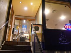 夕食をどこで食べるか探そうとしたのですが、湯畑の真ん前にステーキ店『シルバ0ーバック』があったので、この店に入りました。