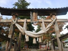 ２日目は喜多方に行くということだけは考えていたけれど、他はあまり考えていませんでした。
とりあえずガイドブックに載っていた新宮熊野神社の長床の大イチョウを見にきました。