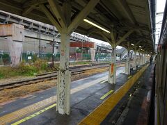 昼間はこの駅で折り返す電車も多く、ここから40分間隔。
というか、ここに来る３本に１本だけが扇町まで行く、というダイヤ。