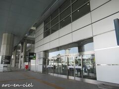 がらーんとして、ひと気のない国際線ターミナル。
こちらから、黒川温泉行のバスに乗ります。