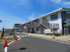 有料道路終点降りてそばに『海の駅 九十九里』https://uminoeki99.com/ があります。
ここに立ち寄り。
