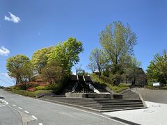 駅から20分弱でぶどうの丘に着きました。
ぶどうの丘はワインだけでなく、レストラン、温泉、宿泊施設もある観光施設です。