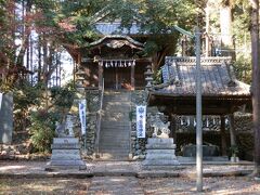 　石段の上の建物が本殿です。この景色は「青天を衝け」のいろんな場面に登場しました。