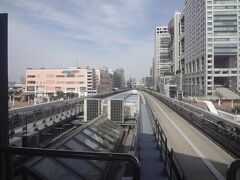 右の建物　フジテレビ