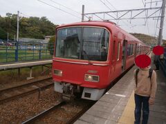  今回は急行列車の利用です。河和線の末端へは特急１本、急行１本、そして内海行きの特急から普通列車に乗りかえるパーターンで、１時間に３本の乗車機会があります。