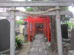 公園の隅にある千種稲荷神社
こちらも10か月ぶりにお参りしてみました