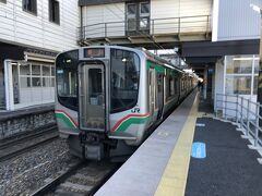 定刻通り9時47分に新白河駅に到着。わずか5分という接続で東北本線郡山行きに乗り換えます。しかし、乗り換え自体は急がずとも3分もあればできるので割と余裕でした。