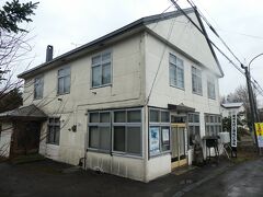 中畑木材
拾って来た家から少し下った所にドラマでは毎回何度も出てきた中畑木材があります。（中畑木材：五郎の親友の中ちゃん（地井武男さん）が社長の木材会社）
ドラマでは中畑木材工業株式会社と言う名前でしたが、実は実在する木材会社で、本当の名前は麓郷木材工業株式会社と言う名前で今も実存する会社です。
