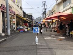 満腹の腹を抱えて市場を散歩

入口にドーンとアルコール消毒液