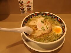 早めの昼をあじさいの塩ラーメン、カウンターで、今日は時分時を外して2時頃はこだてビールを、夜はホテルで部屋食の予定です。できるだけ密を避けてです。