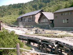 　鶴の湯から１時間半で玉川温泉。ここはは日本一の酸性温泉ですが、立寄り湯の時間はありません。