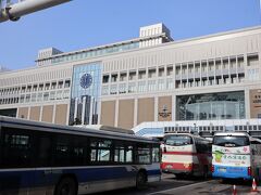 まずは　札幌駅から大通方面に向かって地上を歩きます