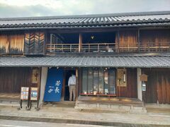 カフェ若長で友人たちが寛いでいます