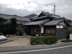 ｢御手洗七卿落遺跡｣
幕末の頃,町庄屋を勤めていた竹原屋の屋敷跡で,討幕派の公卿であった三条実美らが立ち寄った史実があるとのこと