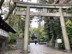 バスで移動してうさぎ神社こと岡崎神社に来ました。