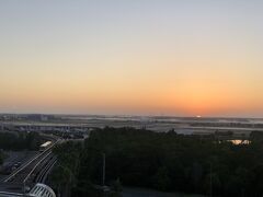 空港直結のHyatt Regency Orlando International Airportへ
24時頃にチェクイン。
日本出発から約20時間　時差ボケで子供たちは変なテンション…