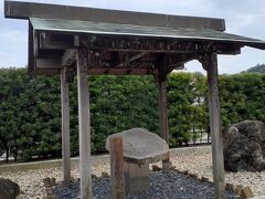 予期せぬ、金色夜叉【お宮の松】
（貫一お宮の銅像・尾崎紅葉の碑、写真忘れ）
バス停がすぐ近くにあります。

予期せぬ、金色夜叉【お宮の松】。
どこが舞台かも知らずにいました（汗