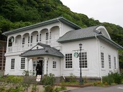 お隣のスタバ鹿児島仙巌園店にも寄ってみます。


建物は登録有形文化財「旧芹ケ野島津家金山鉱業事業所」をリノベーションしたそうです。
こちらもレトロで素敵な建物。

