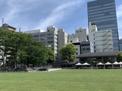 少し肩の荷を下ろして
南池袋公園を散歩しながら会社へ