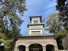 尾山神社。
神社では中々見ないタイプの門。