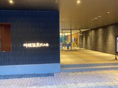 １＜川根温泉ホテル＞
宿泊したのは、大井川の中流にある「川根温泉ホテル」。昨日のディナーバイキングは、美味しくてついつい食べすぎてしまいました。
ベッドも心地よく、ぐっすり眠れました。