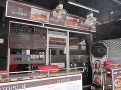 【ソイハニー】
【Retox】Bar & Restaurant 。。。。テレビスポーツ観戦にも良い店。


