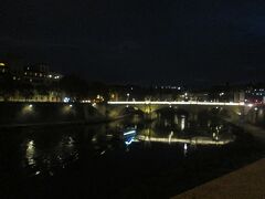17:48
テベレ川に白く光る橋