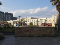 　今回の宿泊先は、ラ・ジェント・ホテル東京ベイ。空港バスで直行できて和室あり、都内への交通もほどほど便利で安かったので、選んでみました。
　外から見た第一印象は…泊まれるシダックス（笑）。
