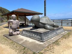 笠利半島東海岸海域公園の夢をかなえる「カメ」さん。
触れると夢がかなうそう。
頭に触れると知恵を授かるとか、
触る箇所によって違います。


ここから見える海もすごく綺麗。