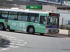 勝田駅からバスで、ひたち海浜公園へと向かいます。
首都圏で利用出来るPasmoやSuicaは使用出来ないので、現金払いとなるので注意が必要です。