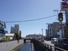 パンフレットにあった「鎌倉スモーク」に行きたくて腰越駅で下車したものの、お店はお休みで江ノ島まで歩きました