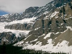 　１９世紀に発見された当時はカラスの足を思わせる３本の氷河が延びていたそうです。現在は一番下の足が消滅して２本のみ。