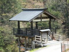 昼食後は暮白の滝に行ってみました。