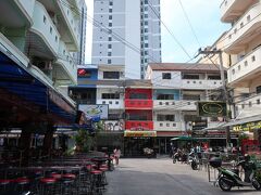 【ブッカオ通り】
soi Lk メトロ....夜に繁盛していました。
 