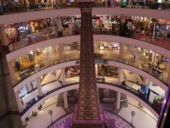 【ターミナル21　パタヤ】
大賑わいではないが、そこそこ人は入ってた

【ブッカオ通り】からソンテオ１０バーツ/≒３５円で行けた。