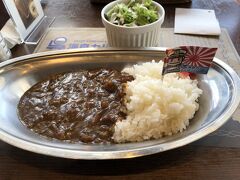 アレイからすこじまを眺められる港町珈琲店に来ました。
当たり前のようにカレーを注文、スパイシーでおいしかったです。
お子様向けの甘いカレーだと思っていたけど、周囲は大人のお友達ばかりだったから当然かな。