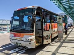 函館駅方面へのシャトルバスに乗車。帝産バスは現金払いのみです。