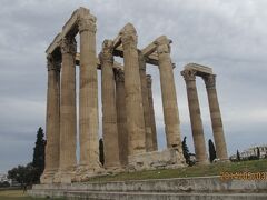 ゼウス神殿はオリュンポス十二神の中の最高神であるゼウスに捧げられた神殿
