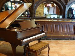　次は前回訪れたこちらのカフェでピアノの自動演奏を聴いてるだけー(⌒▽⌒)