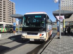 JR弘前駅前より、青森空港行のバスに乗る。　5番ターミナル、８時１６分発。