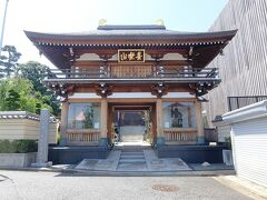 瀬田玉川神社に隣接して慈眼寺（喜楽山教令院，真言宗）あり．
これは山門．

慈眼寺Web情報: https://tesshow.jp/setagaya/temple_seta_jigan.html
