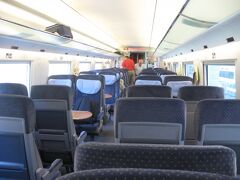「ICE-T」2等車の車内。
日本の新幹線普通車よりゆったりした座席が横2+2列で並んでいます。