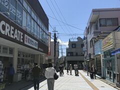 駅前商店街を
新しい店も出来て

途中後ろから久しぶり！と
vanillaのマスター
なかなかセンスいい雑貨屋
オキニの海道具入れバックもここで買った

