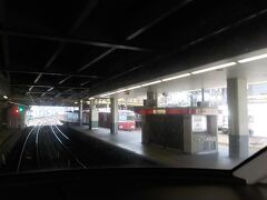  最初の停車駅「金山駅」に到着しました。いつもここから乗車するところですが、始発から楽しむのが礼儀？でしょう