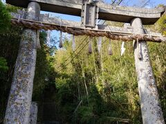 16:40ぐらい　目的の天手長男神社到着
山の上にある神社なので　ふもとに車を停めて
歩いて登ります
やはり前回の旅行では　神主さん不在で
御朱印がもらえなかった　そうです