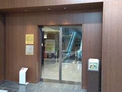 伊丹空港3階サクララウンジ